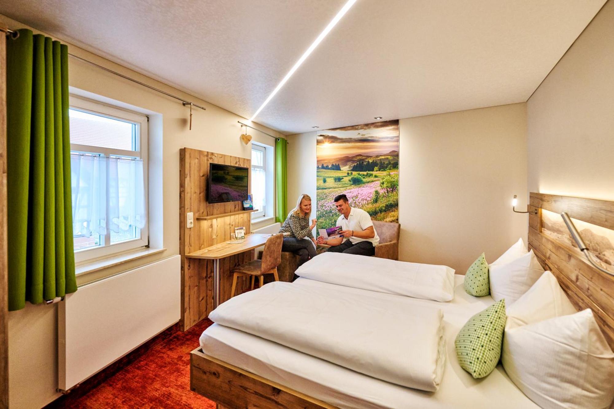 Landhotel Zur Gruenen Kutte Bernshausen Exterior foto