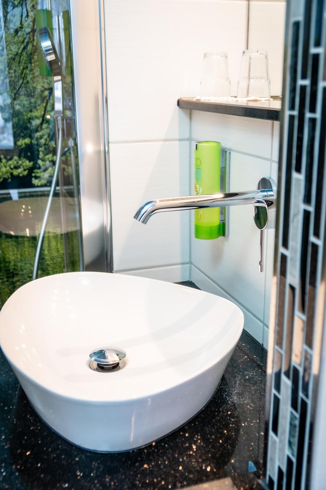 Landhotel Zur Gruenen Kutte Bernshausen Exterior foto
