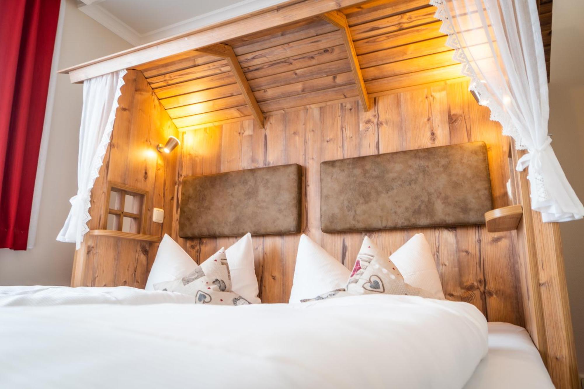 Landhotel Zur Gruenen Kutte Bernshausen Exterior foto