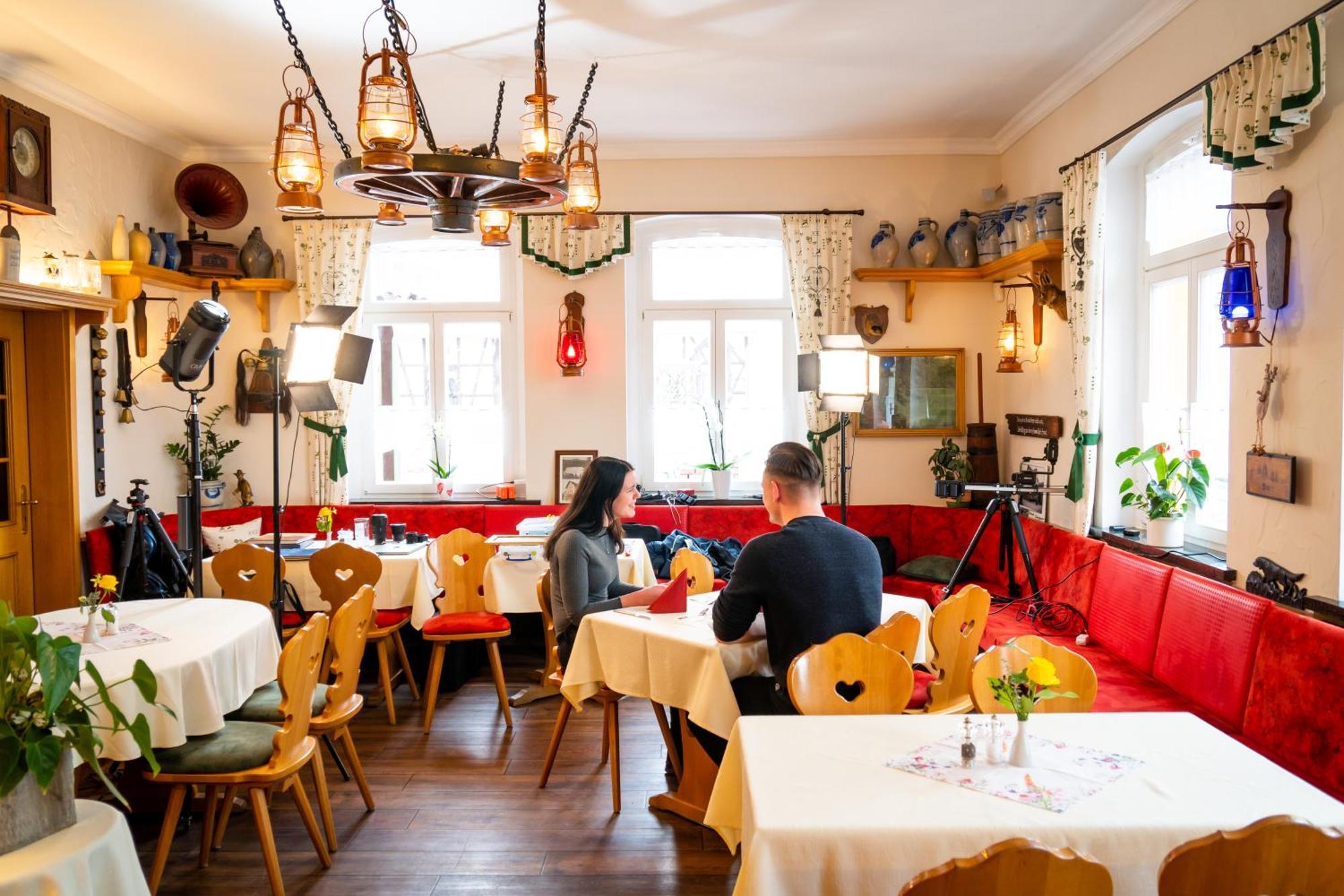 Landhotel Zur Gruenen Kutte Bernshausen Exterior foto