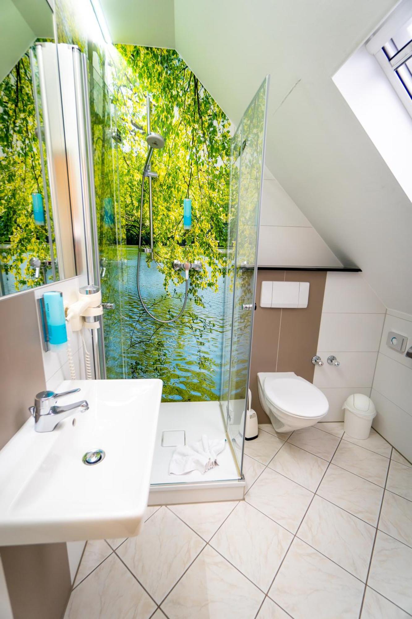 Landhotel Zur Gruenen Kutte Bernshausen Exterior foto