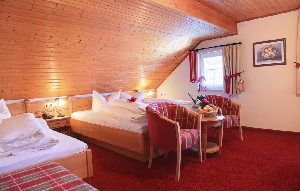 Landhotel Zur Gruenen Kutte Bernshausen Quarto foto