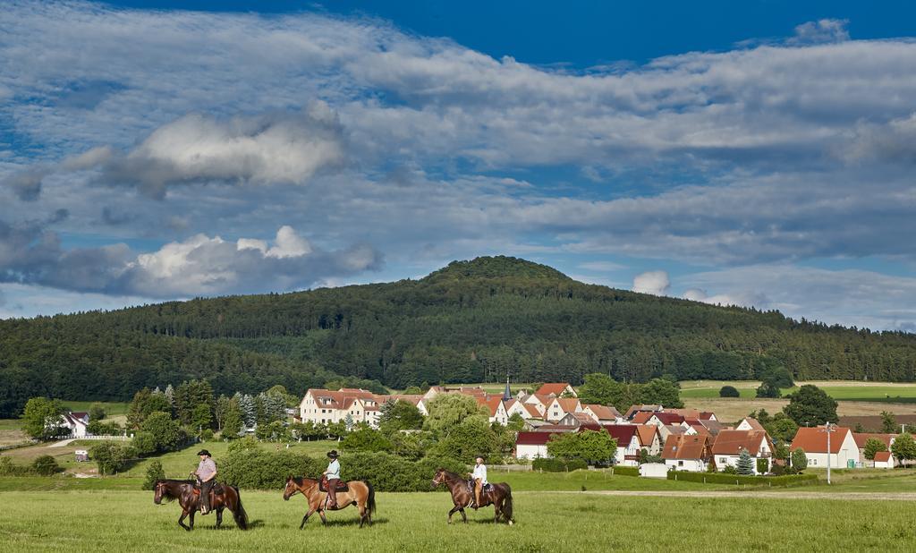 Landhotel Zur Gruenen Kutte Bernshausen Exterior foto