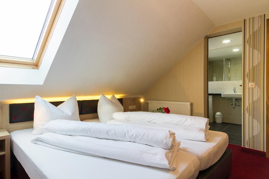 Landhotel Zur Gruenen Kutte Bernshausen Exterior foto