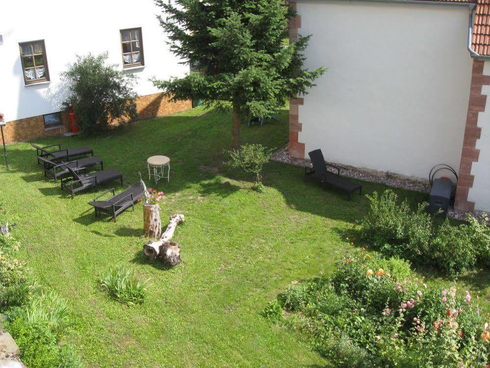 Landhotel Zur Gruenen Kutte Bernshausen Exterior foto